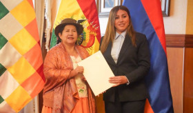 Բոլիվիայի Բազմազգ Պետությունում համատեղության կարգով Հայաստանի Հանրապետության դեսպան Մարիամ Գևորգյանն իր հավատարմագրերի պատճենն է հանձնել Բոլիվիայի Բազմազգ Պետության Արտաքին հարաբերությունների նախարար Սելինդա Սոսա Լունդային։
