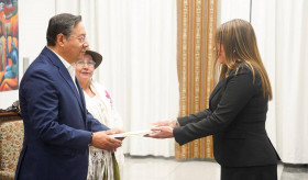 Բոլիվիայում համատեղության կարգով ՀՀ դեսպան Մարիամ Գևորգյանն (նստավայրը՝ Մոնտեվիդեո) իր հավատարմագրերն է հանձնել Բոլիվիայի Բազմազգ Պետության նախագահ Լուիս Ալբերտո Արսե Կատակորային: