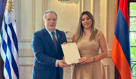 Դեսպան Մարիամ Գևորգյանը Պունտա դել Էստե քաղաքում ՀՀ պատվավոր հյուպատոս Ռիչարդ Վիլդեր Անանիկյան Բակերջյանին է հանձնել վերջինիս նշանակման հավաստագիրը